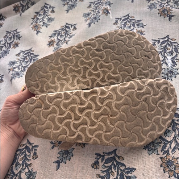 Birkenstock White and Brown Sandals Gizeh Graceful Pearl White womens size 7 - Picture 4 of 4